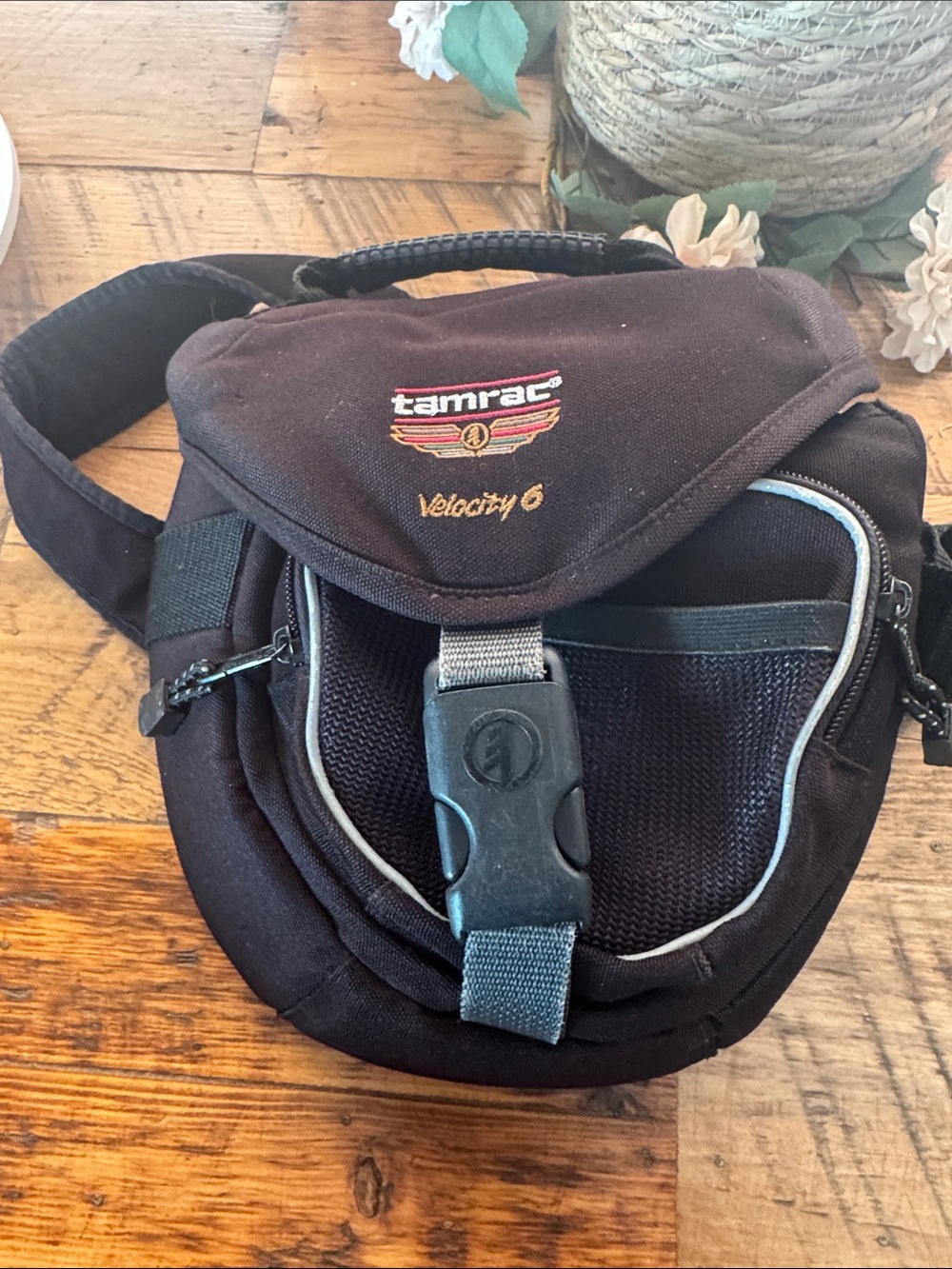 Tamrac Velocity 6 Compact Black Camera Bag